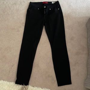Black skinny low rise Guess jeans size 29